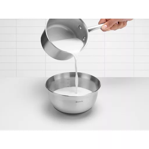Brabantia Profile Bake & Mix, Mixing Bowl keverőtál, 1L, kiöntőperemmel, belső mérőskálával, hőálló, szilikon alj, r.m. acél test, selyem matt - 363825