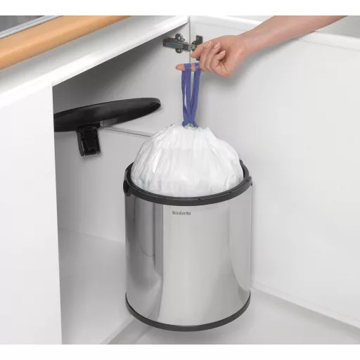 Hozzáillő PerfectFit szemeteszsákok kaphatók.