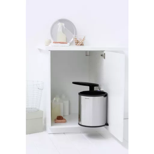 A Brabantia 15 literes beépíthető szemetes minden modern konyha nélkülözhetetlen kiegészítője.