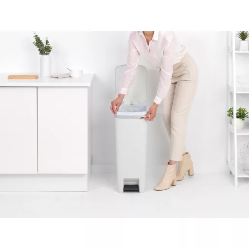 Hozzáillő Brabantia PerfectFit szemeteszsákok megkötőszalaggal