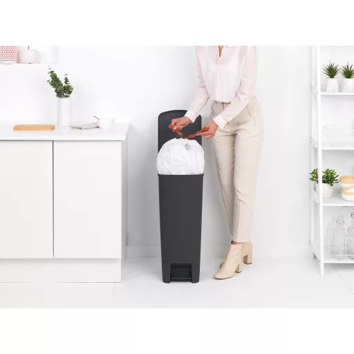 Hozzáillő Brabantia PerfectFit szemeteszsákok megkötőszalaggal (L kód)