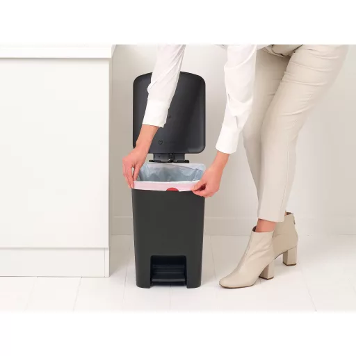 Hozzáillő Brabantia PerfectFit szemeteszsákok megkötőszalaggal