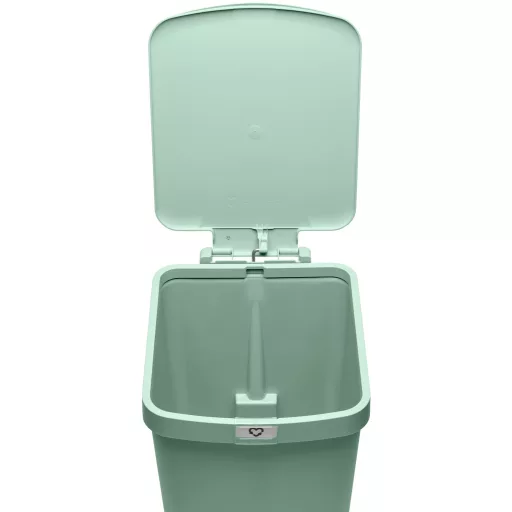 A hulladékgyűjtő belsejében a test alján külön kialakított tároló rész a 10db-os PerfectFit szemeteszsák tekercs részére helytakarékos