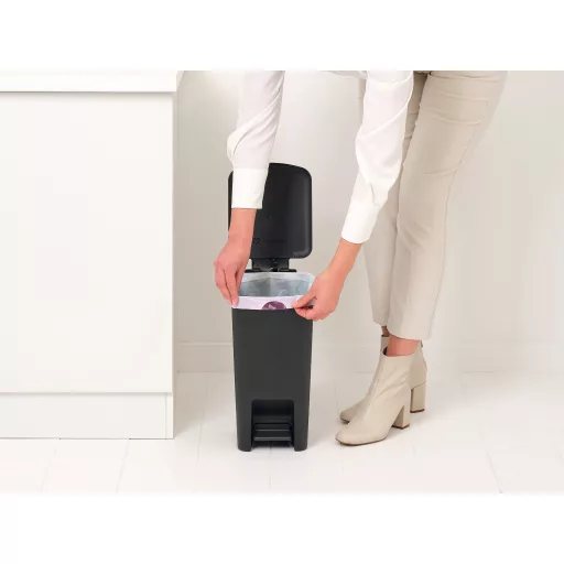 Hozzáillő Brabantia PerfectFit szemeteszsákok megkötőszalaggal