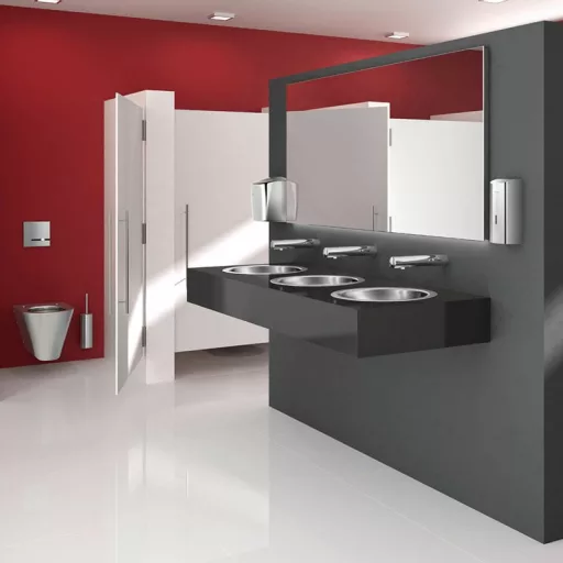 Egy autópályapihenő WC-jében is remek megoldás a biztonsági rögzítésű DELABIE WC-kefe.
