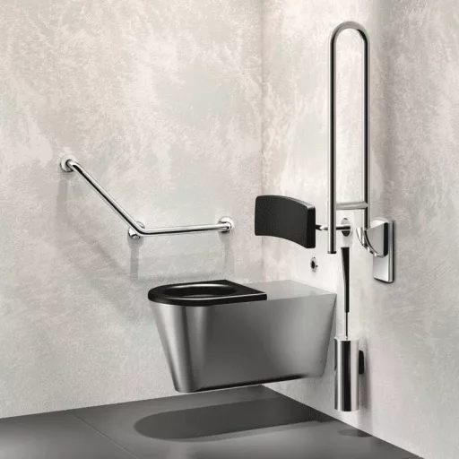 Kóracél kapaszkodókkal felszerelt akadálymentes WC vandálbiztos szaniterrel.