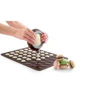   Lékué Macaron Kit macaron készítő szett, 2db-os - sütőlap + ételdiszítő (decomax), 24db macaron sütéséhez, platina szilikon, barna - 880384