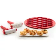   Lékué Mini Pie Making Kit mini pitekészítő készlet, 19db süteményhez, kétoldalas forma (kerek és hatszögletű), tésztavágó hengerrel és rácsozó hengerrel, műanyag, piros - 880506