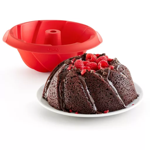 Ez a 20 cm átmérőjű forma az arany középút a konyhában, amely pont elegendő egy klasszikus, ünnepi torta elkészítéséhez.