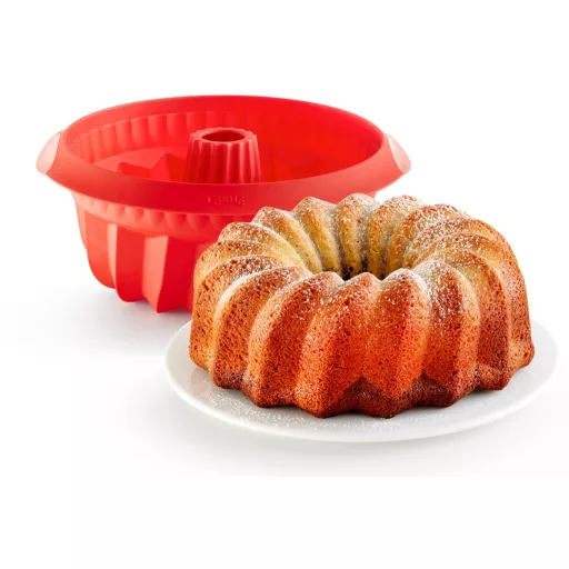 Ez a könnyű, rugalmas, tapadásmentes forma 22 cm átmérővel pontosan az a sokoldalú alapdarab, amire a legnépszerűbb családi tortákhoz, pitékhez vagy piskótákhoz szüksége van.