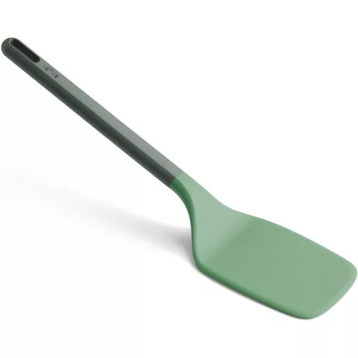 A rugalmas, lapos kialakítású spatula széles felülete garantálja Önnek az ételadagok esztétikus és egyenletes mozgatását.