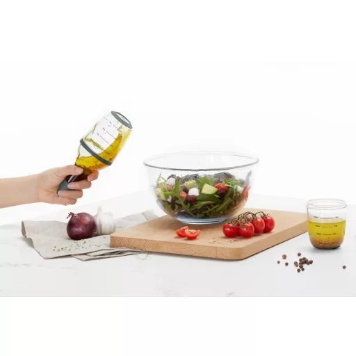 Ezzel az eszközzel a vinaigrette-ek és szószok elkészítése, emulgeálása és tálalása egyetlen folyamattá válik.