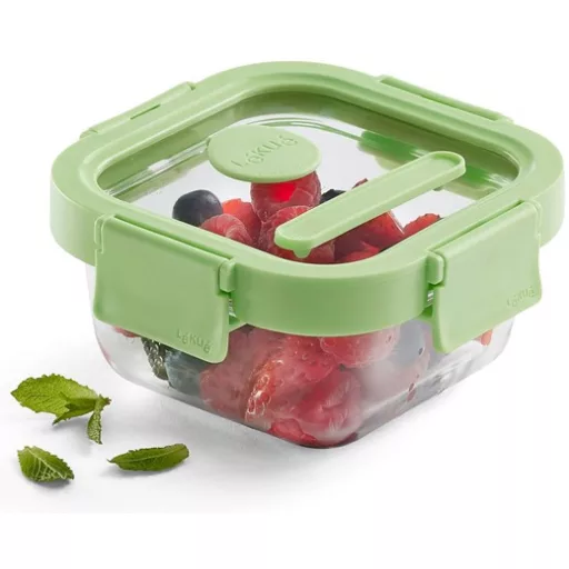 A tárolóedény 320 ml-es kapacitása ideális megoldást nyújt Önnek kisebb ételadagok, szószok, öntetek vagy magvak friss megőrzéséhez.