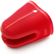   Lékué Silicone Kitchen Grip konyhai sütőkesztyű, 1db, bordázott csúszásgátló felülettel, hőálló, mosogatógépben mosható, platina szilikon, piros - 884764