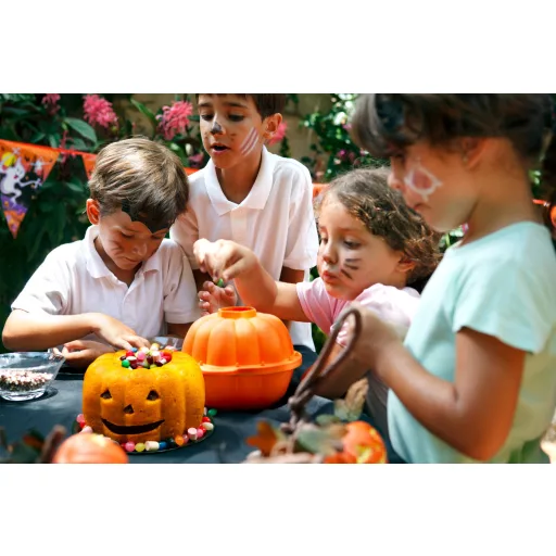 Ezzel a prémium eszközzel díszítse és tegye egyedivé a halloweeni buliját ízlésesen, és varázsoljon az asztalra olyan desszerteket vagy italokat, amelyek egyszerre játékosak és esztétik