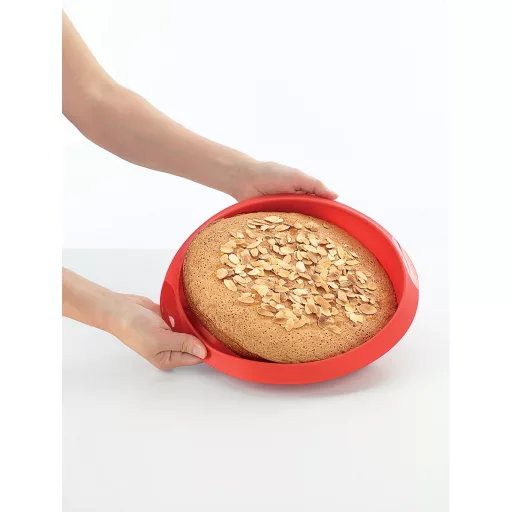 Egyenletes hőeloszlás: A platina szilikon kiválóan vezeti a hőt, így nem kell attól tartania, hogy a torta széle megég, miközben a közepe még nyers marad.